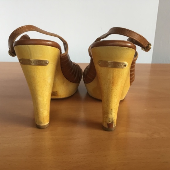 Michael Kors MK WOOD BROWN LEATHER PLATFORM SANDALS - Picture 4 of 8